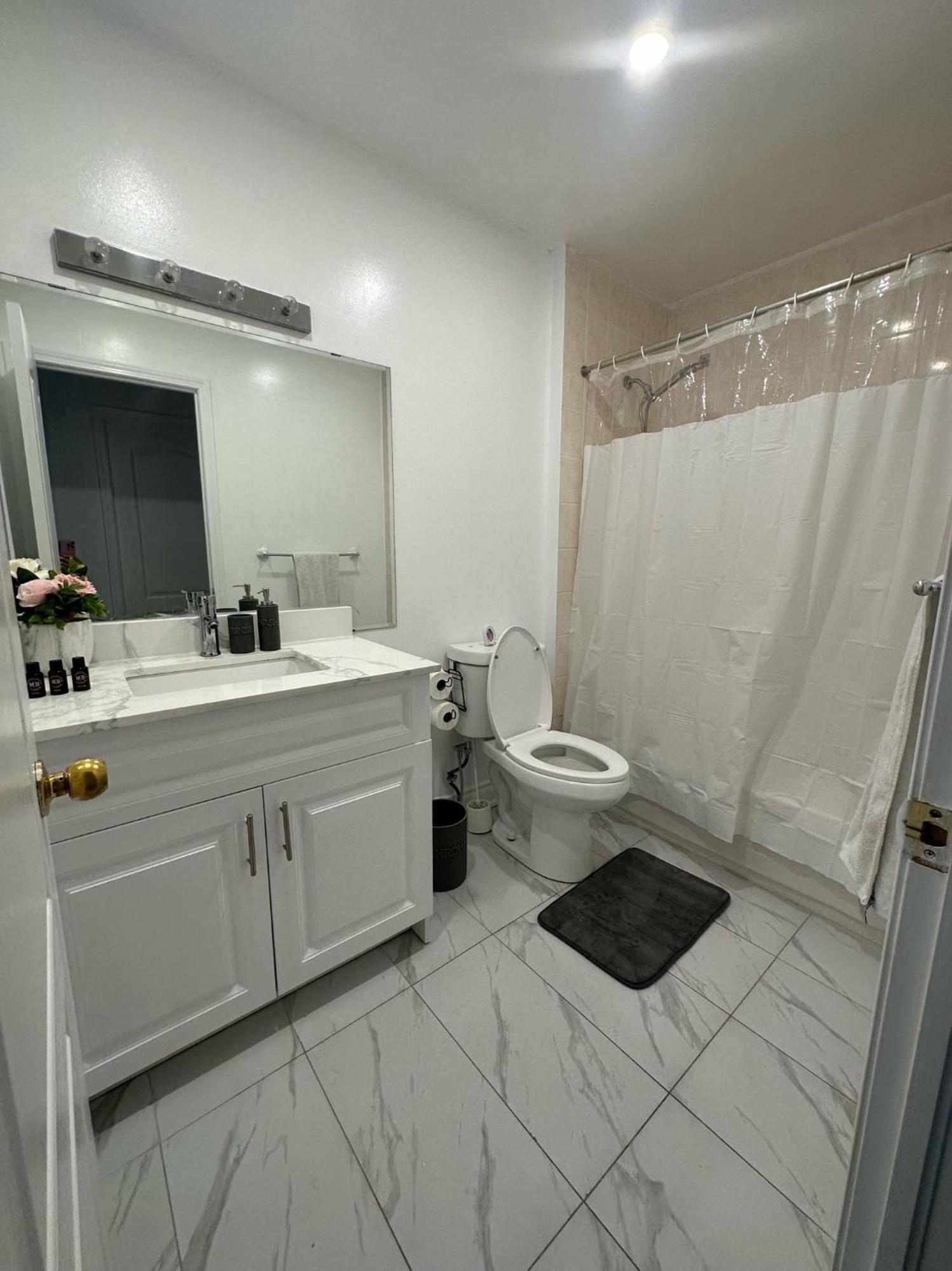 Luxury Home In Toronto Μισισάουγκα Εξωτερικό φωτογραφία